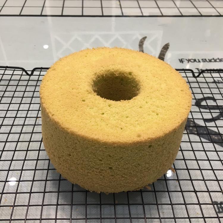 超简单完美戚风蛋糕（6寸2蛋）附打发、翻拌、脱模视频