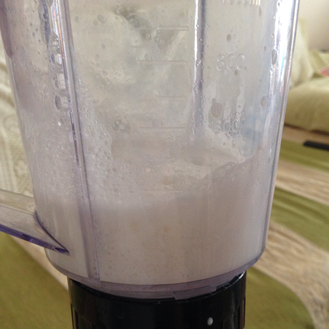 蓝莓葡萄香蕉奶昔