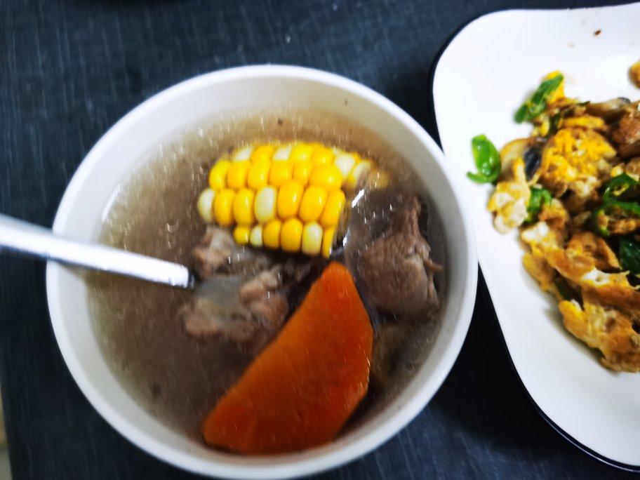 排骨玉米胡萝卜汤