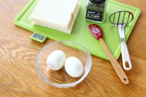 鸡蛋三明治的做法 步骤1