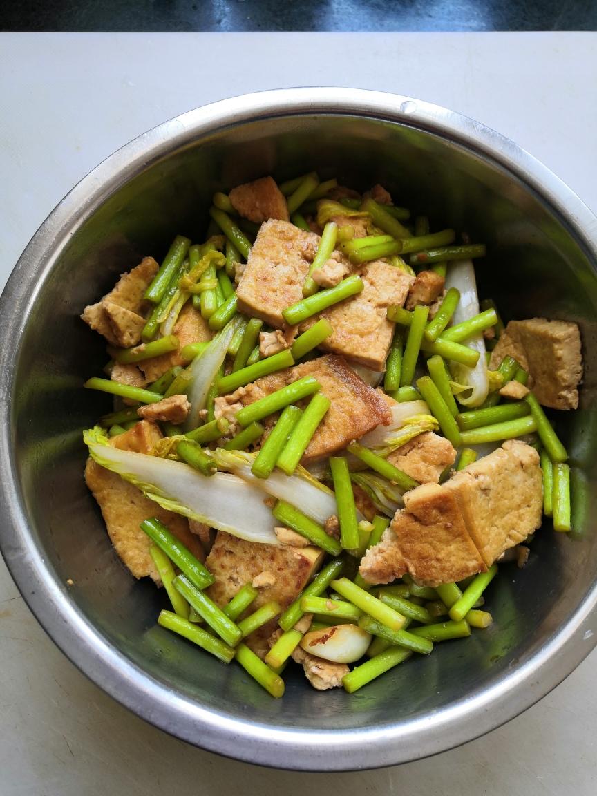 蒜苔炒豆腐