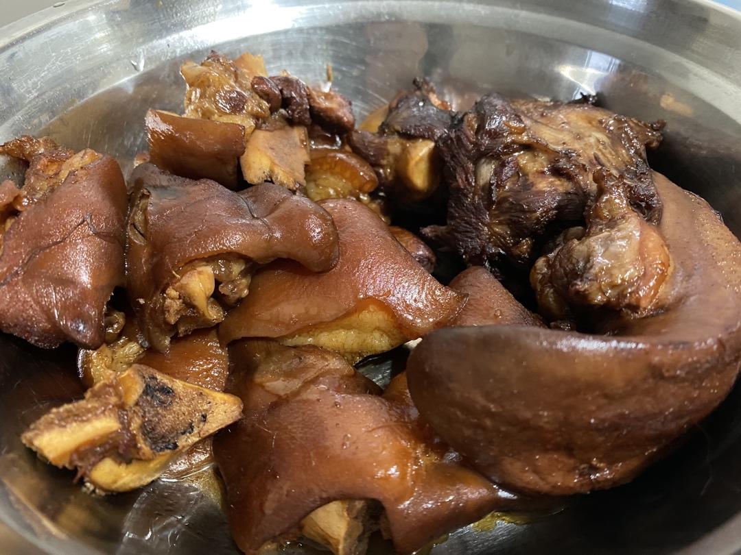红烧猪蹄，酱香味，超级过嘴瘾的卤猪蹄