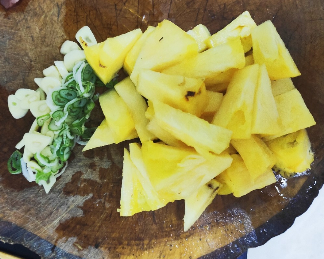 菠萝咕咾肉（鸡胸肉）的做法 步骤4