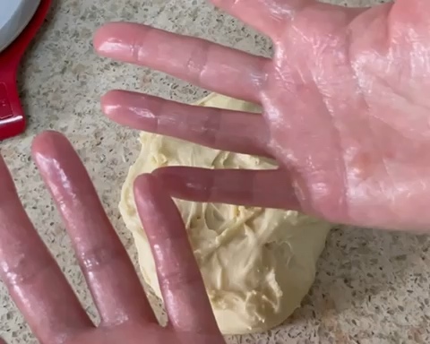 手工揉基础面包，松软拉丝（教程超详细)的做法 步骤12