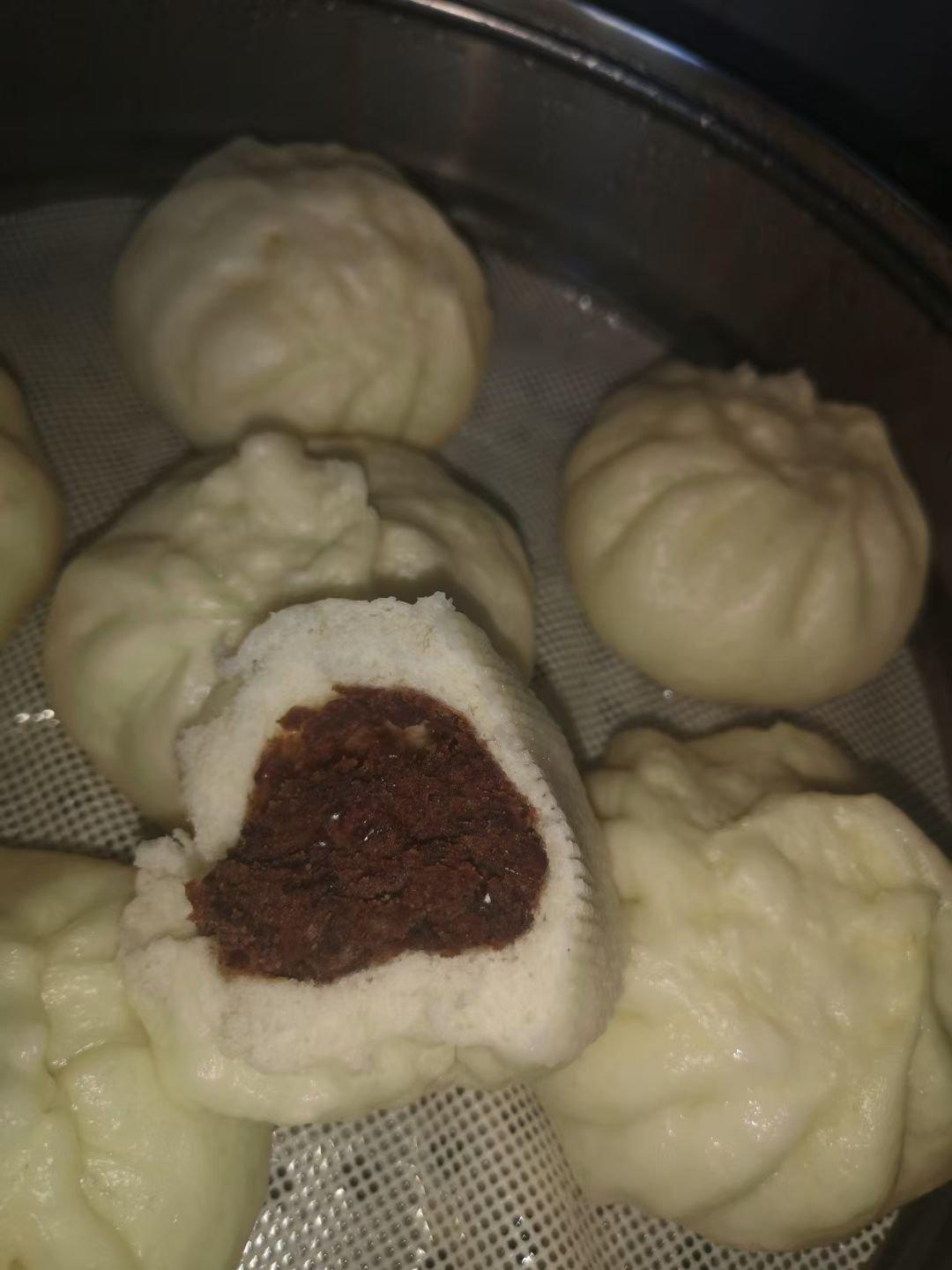 暄软可口的豆沙包