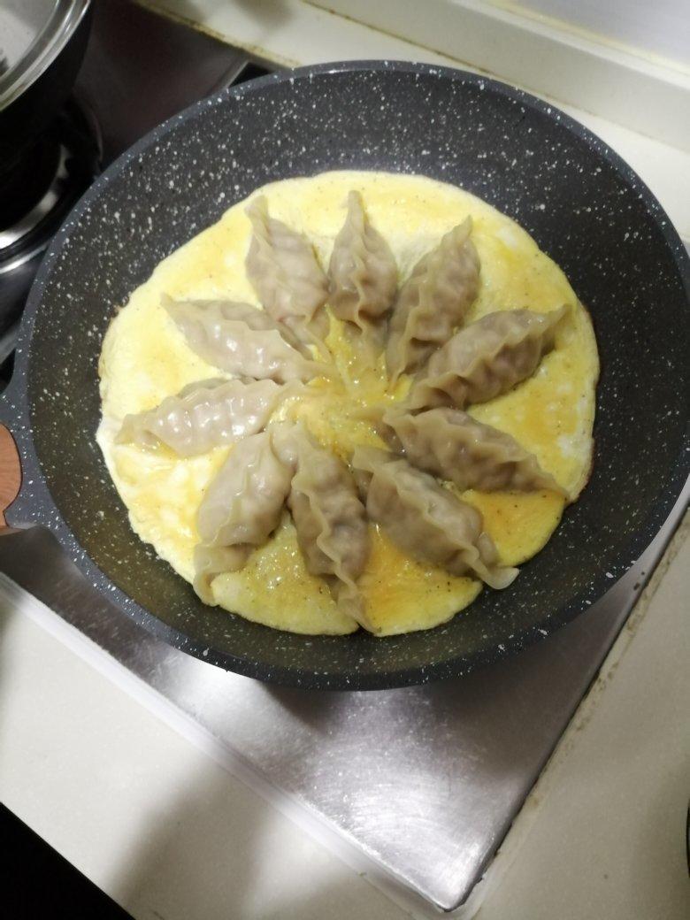 超快手的煎饺抱蛋