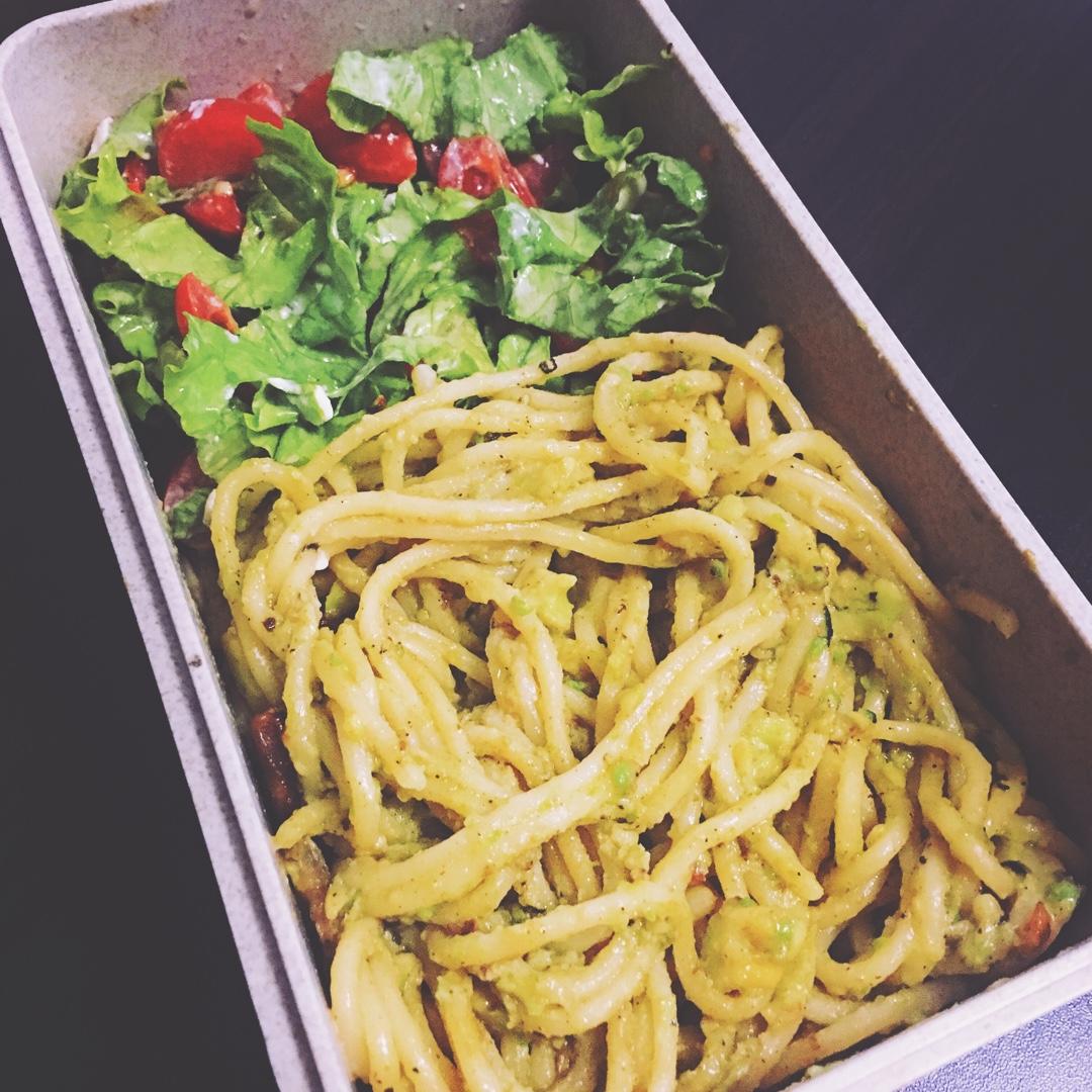 小清新牛油果火腿意面