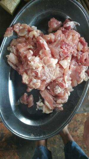 尖椒炒鸡腿肉的做法 步骤1