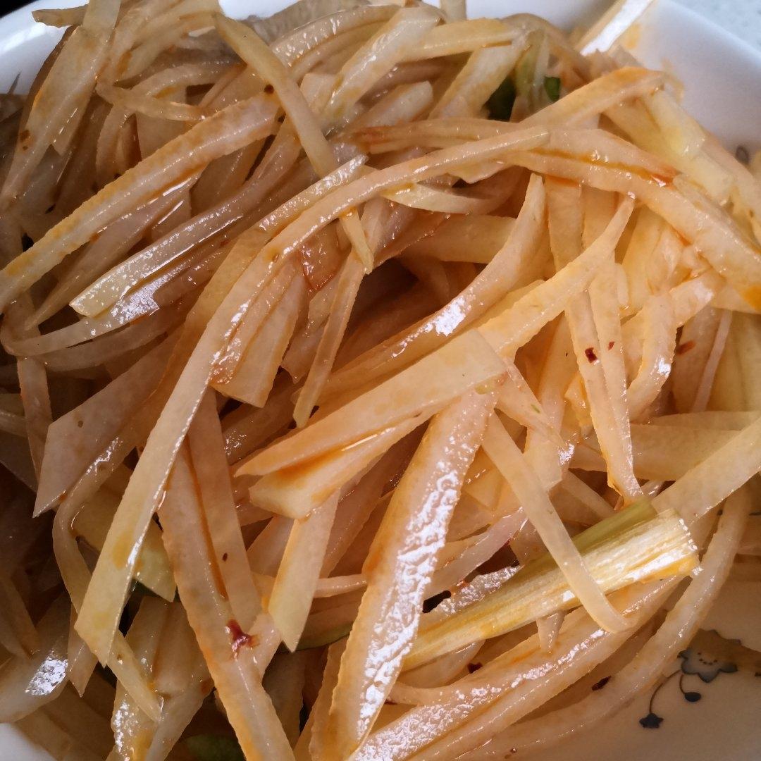 脆爽凉拌土豆丝