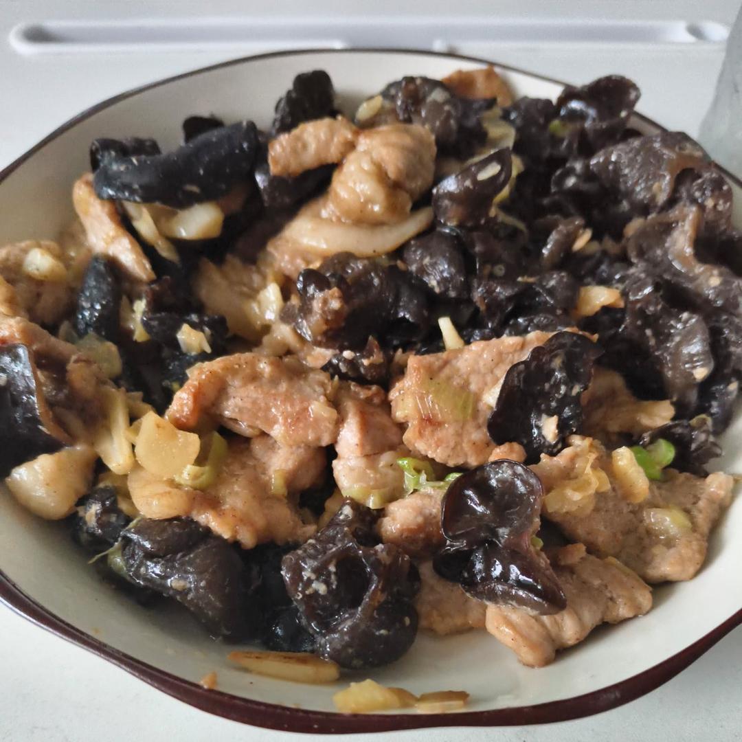 最喜爱的东北菜！木耳炒肉片