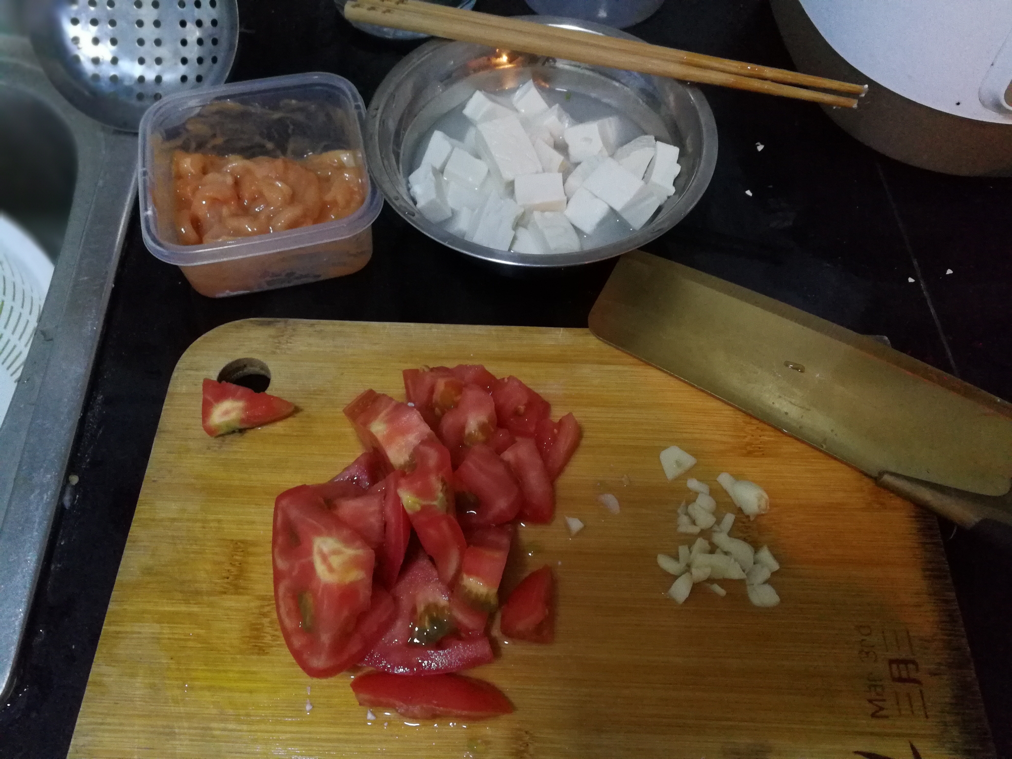 低脂版西红柿芦笋豆腐【酸酸甜甜下饭菜】的做法 步骤1