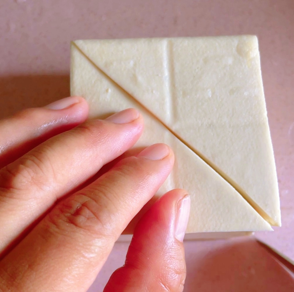 高颜值的凉伴皮蛋豆腐的做法 步骤2