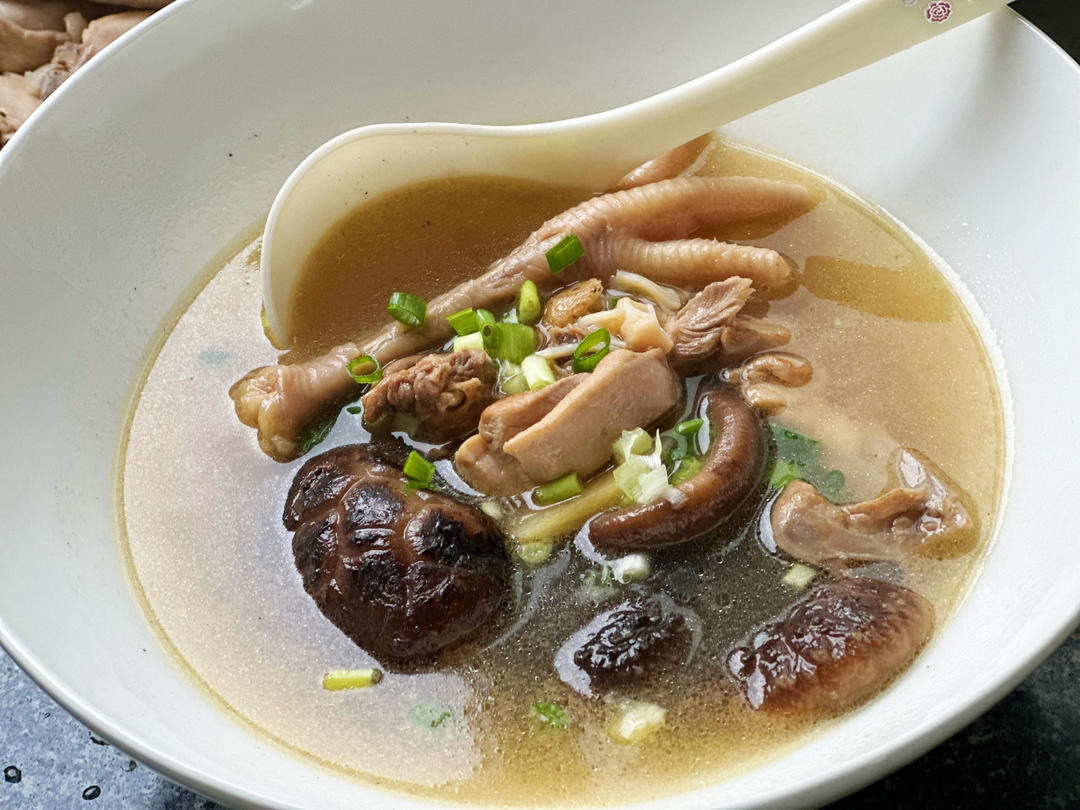 奶奶教的鲜香肥美香菇炖鸡汤