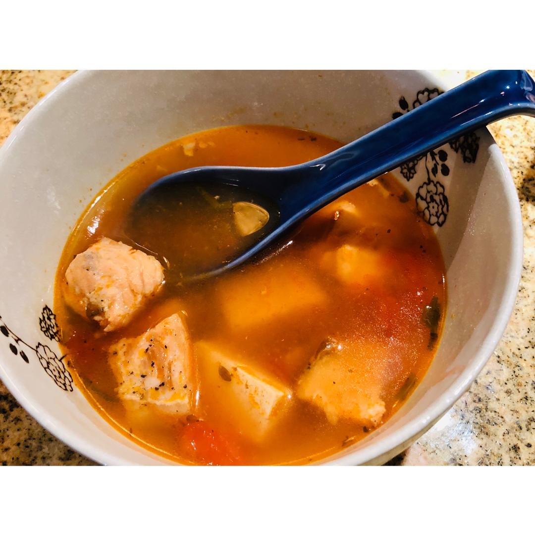 蕃茄豆腐三文鱼汤