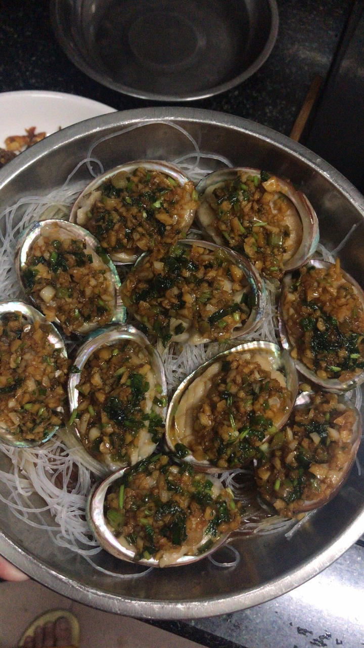 蒜蓉粉丝蒸鲍鱼