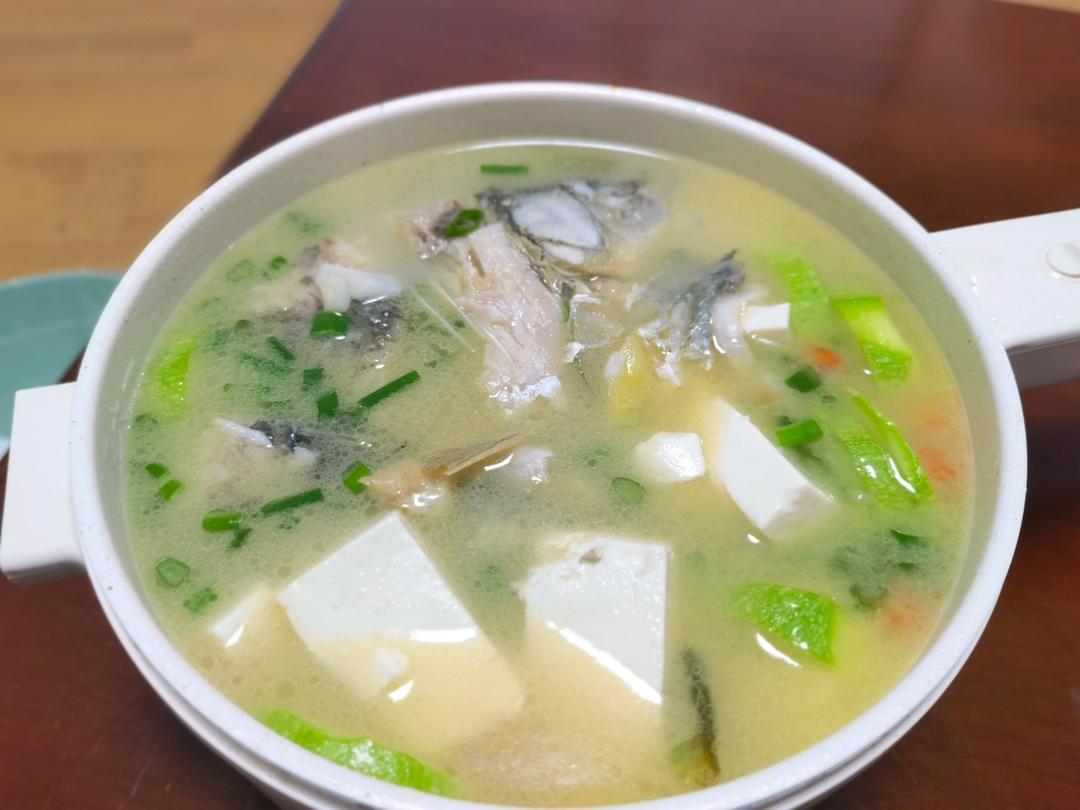 奶白鲫鱼豆腐汤