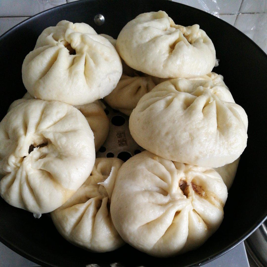 鲜美多汁的洋葱牛肉包子