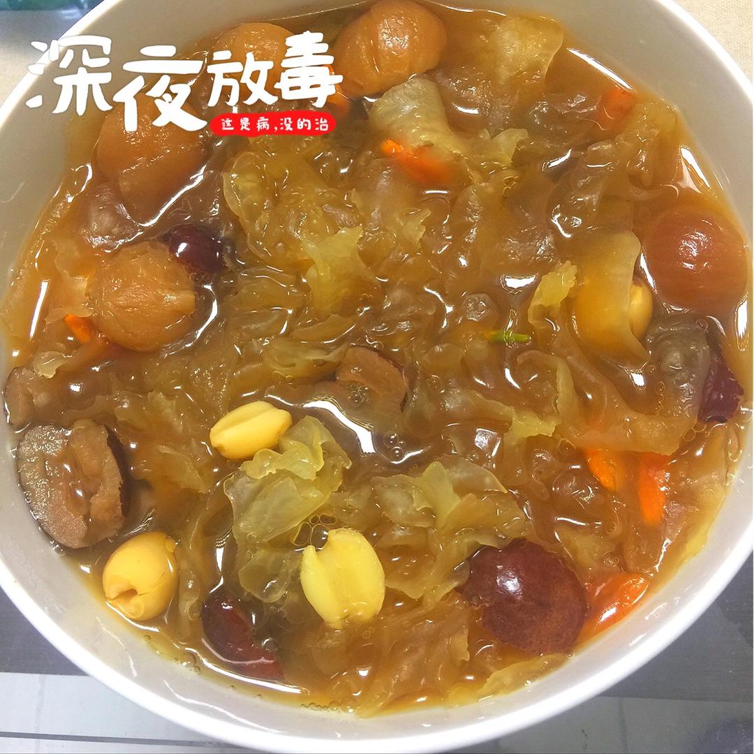 桂圆红枣银耳莲子羹