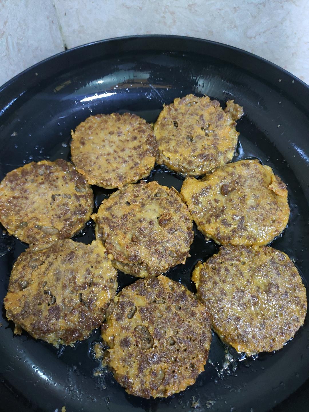 买3斤新鲜牛肉在家自制儿童牛肉饼，营养丰富，鲜嫩多汁