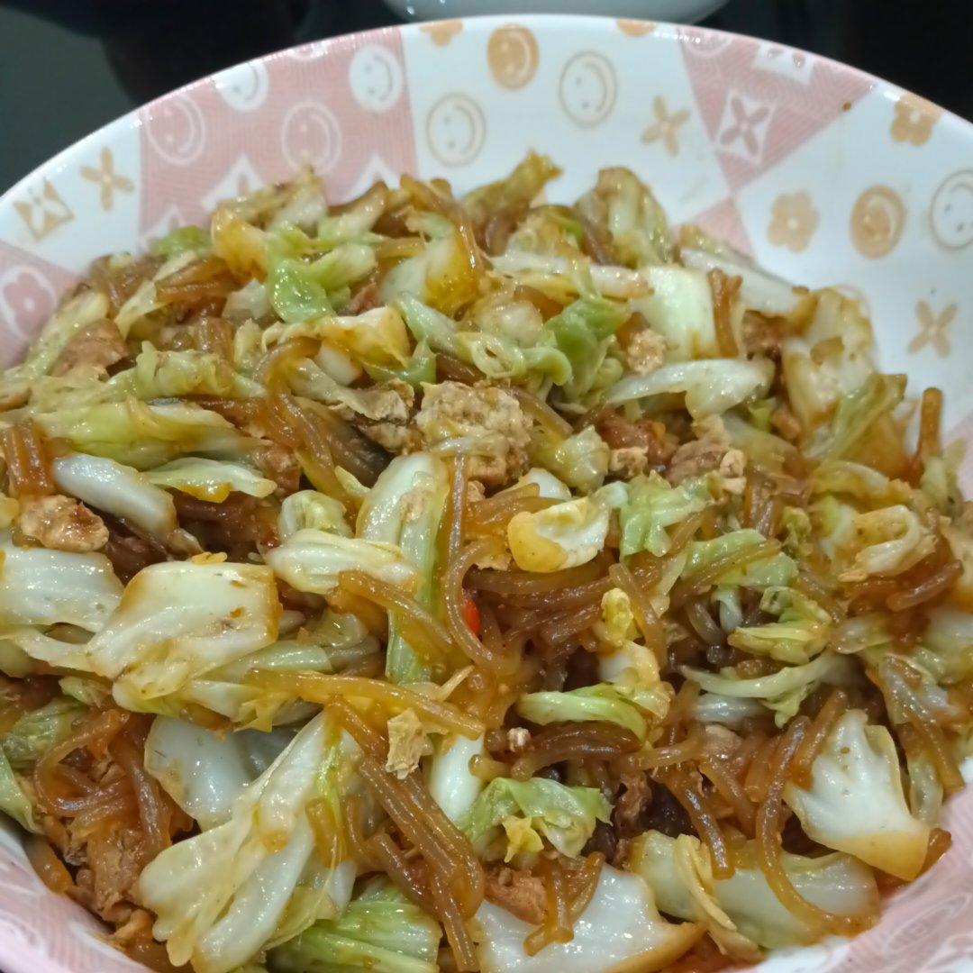 包心菜炒红薯粉丝