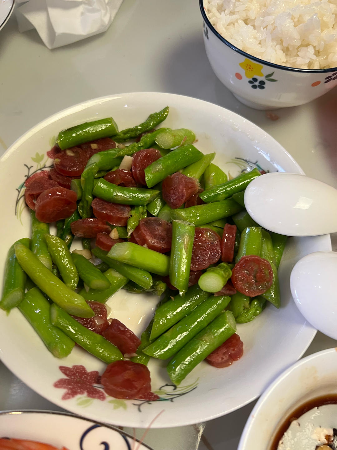 春之色😍芦笋炒香肠