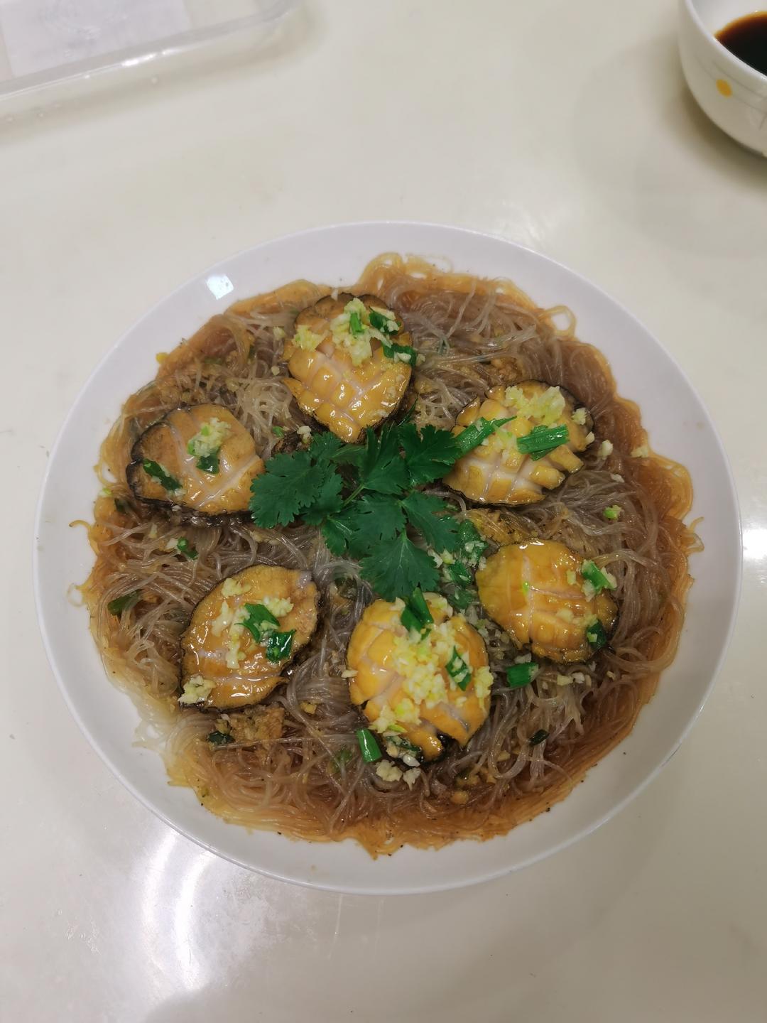 蒜蓉粉丝蒸鲜鲍