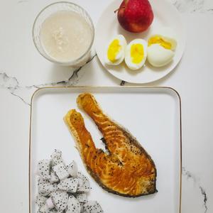 👏🏻宝妈👶🏻懒人饭系列🤟🏼西式早餐😋煎三文鱼扒的做法 步骤2