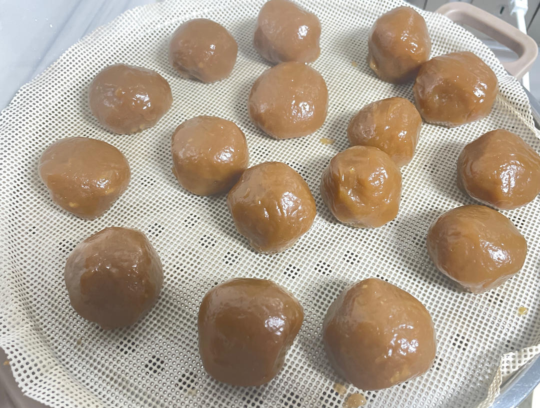 宁波特色小吃---灰汁团