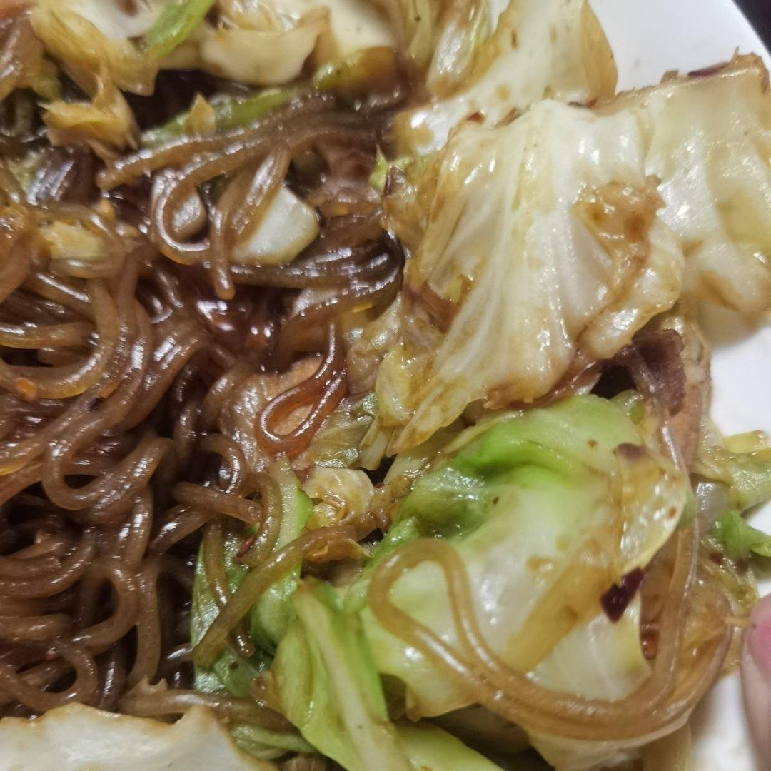 最近爱吃粉丝粉条～包菜炒粉丝