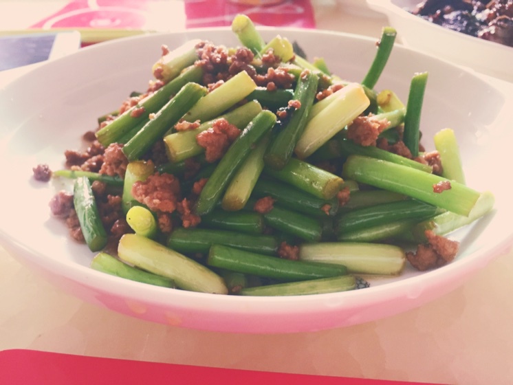 蒜苗炒肉丝