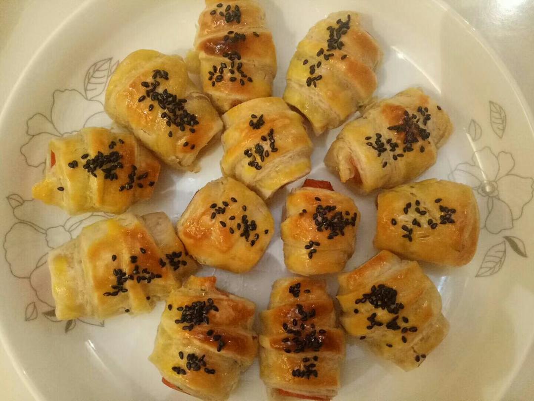香肠酥皮卷：手抓饼皮还能这样吃，不用和面快速搞定早餐