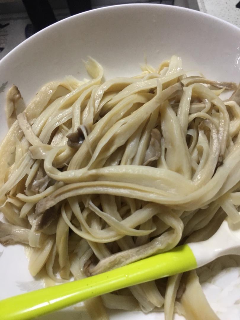 比肉还好吃的【手撕凉拌杏鲍菇】，上桌扫光光