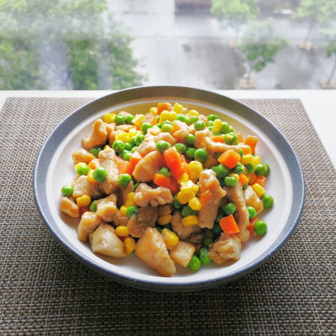 炒四丁（肉丁、豌豆、胡萝卜丁、玉米粒）