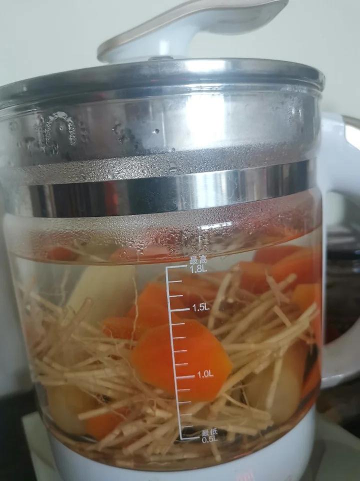 夏日降火特饮——茅根竹蔗水