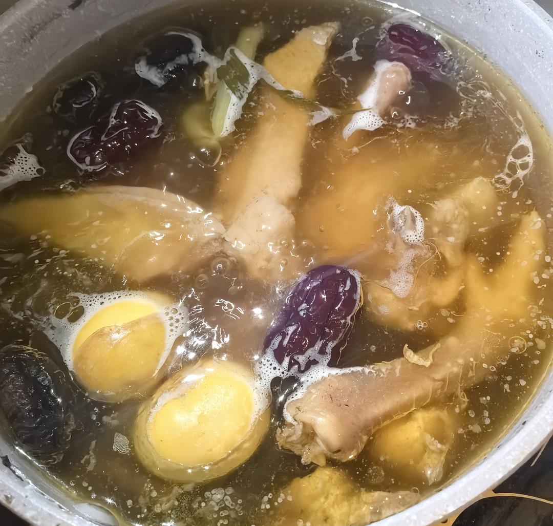 奶奶教的鲜香肥美香菇炖鸡汤