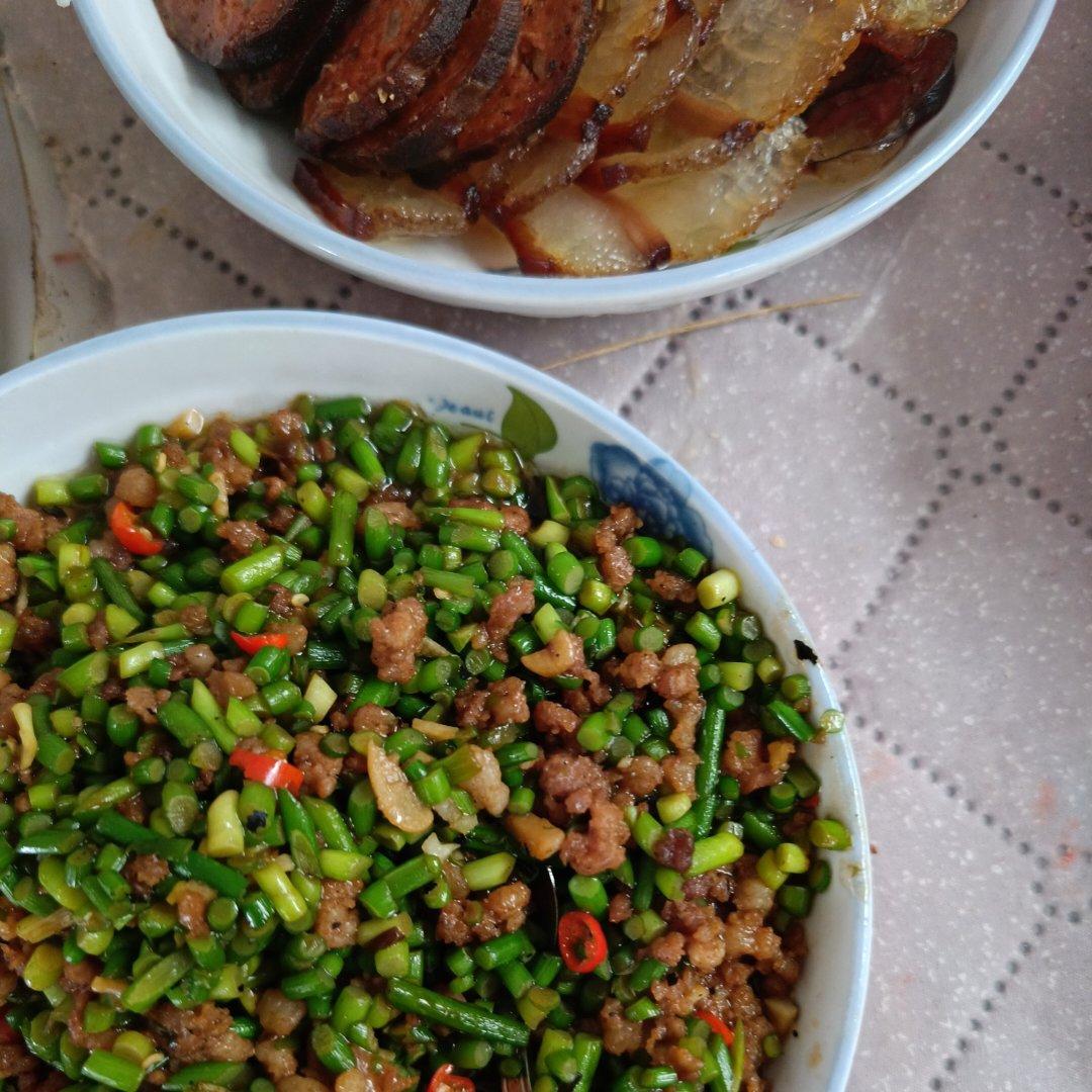 蒜苔炒肉末，三碗米饭都不够吃