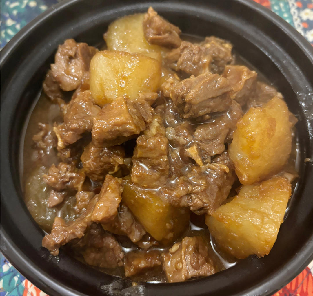 入口即化的广式萝卜牛腩煲