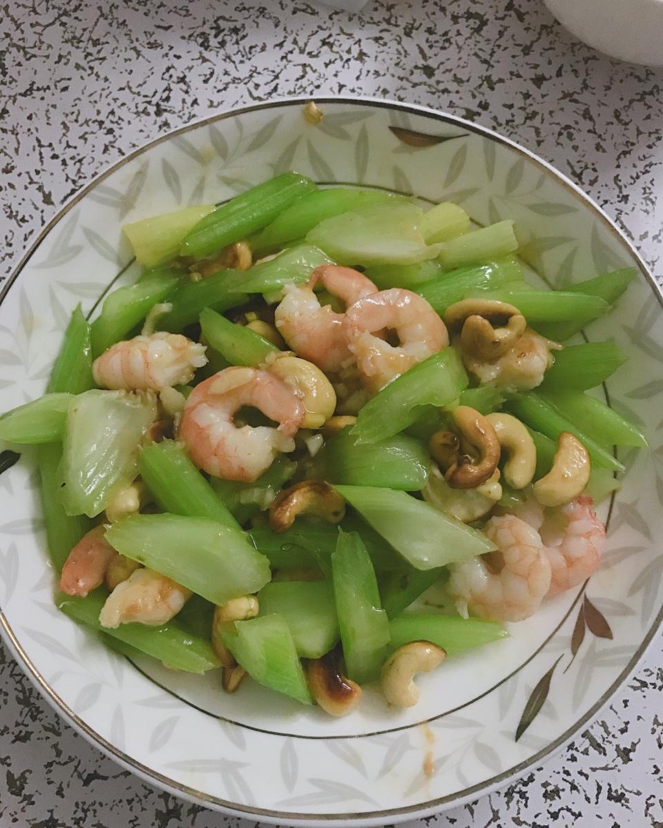 西芹腰果炒鲜瑶柱（虾仁）---在家也能做出五星级酒店的菜肴