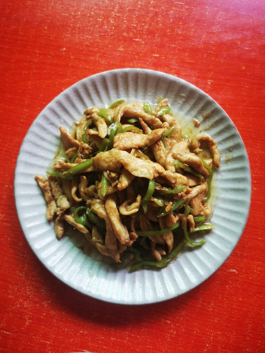 巨好吃的青椒炒鸡胸肉丝，超下饭