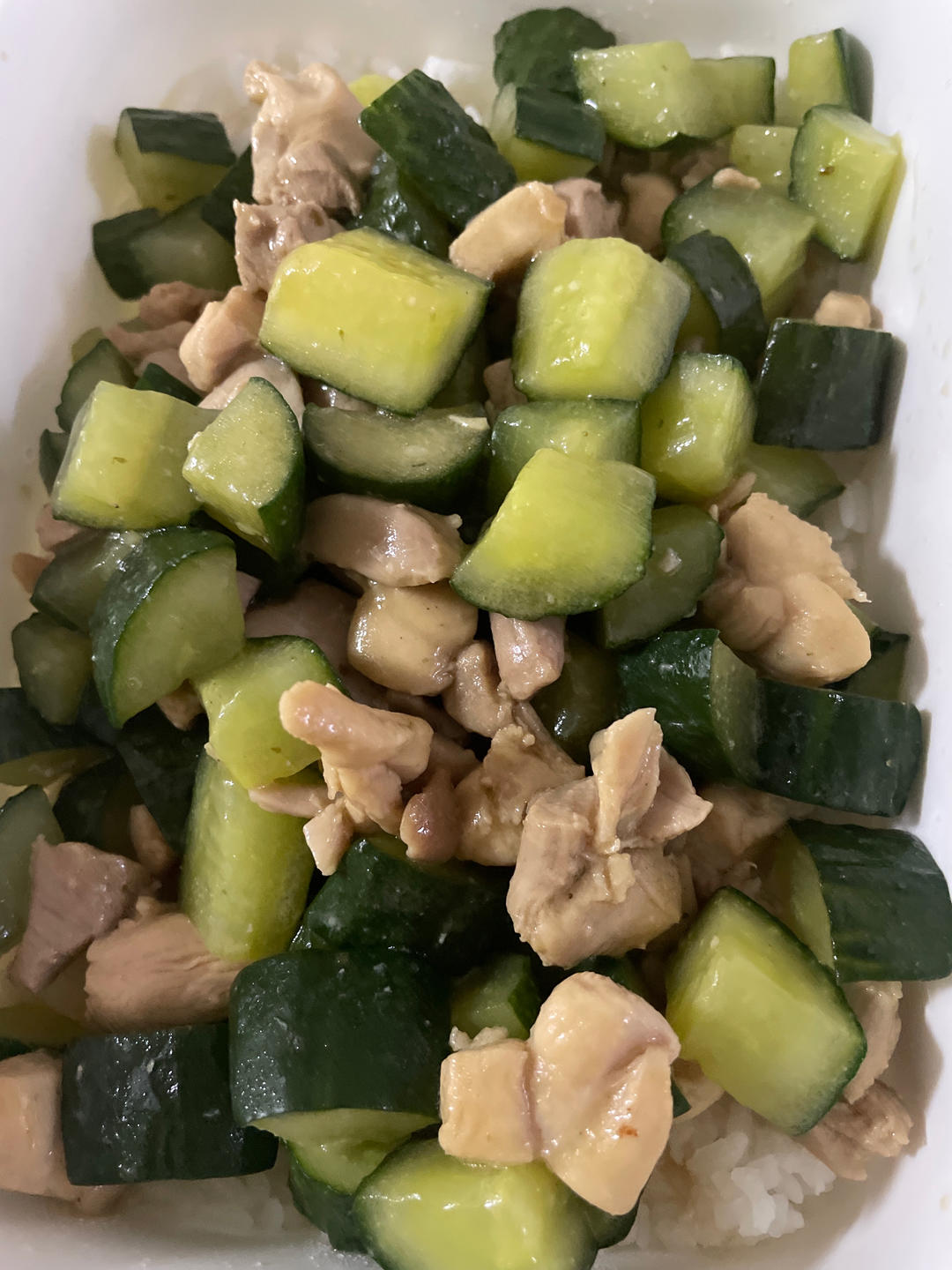 连吃三天都不腻的减脂餐~黄瓜炒鸡胸肉