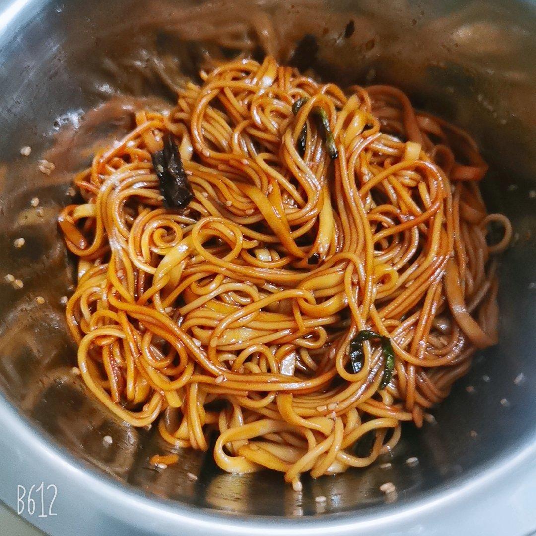 10分钟搞定的一碗葱油拌面