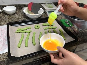 2.0版菠菜蛋黄味磨牙棒（无油无糖无奶粉）的做法 步骤12