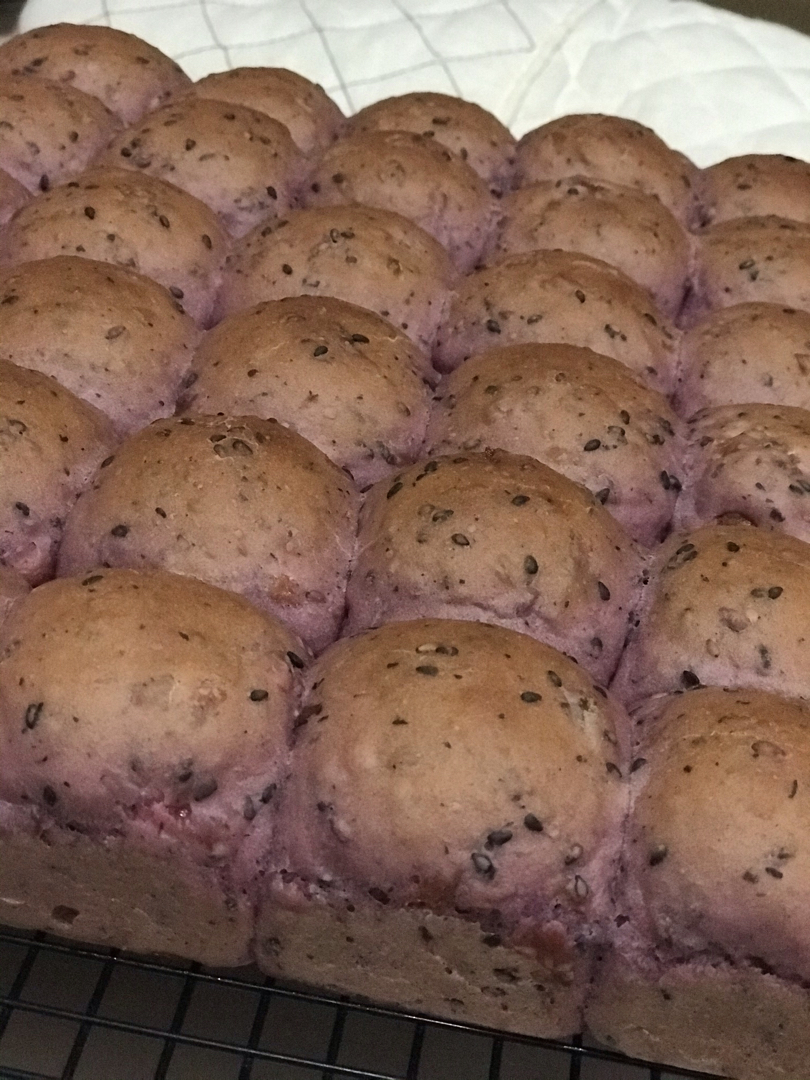 紫薯黑芝麻吐司