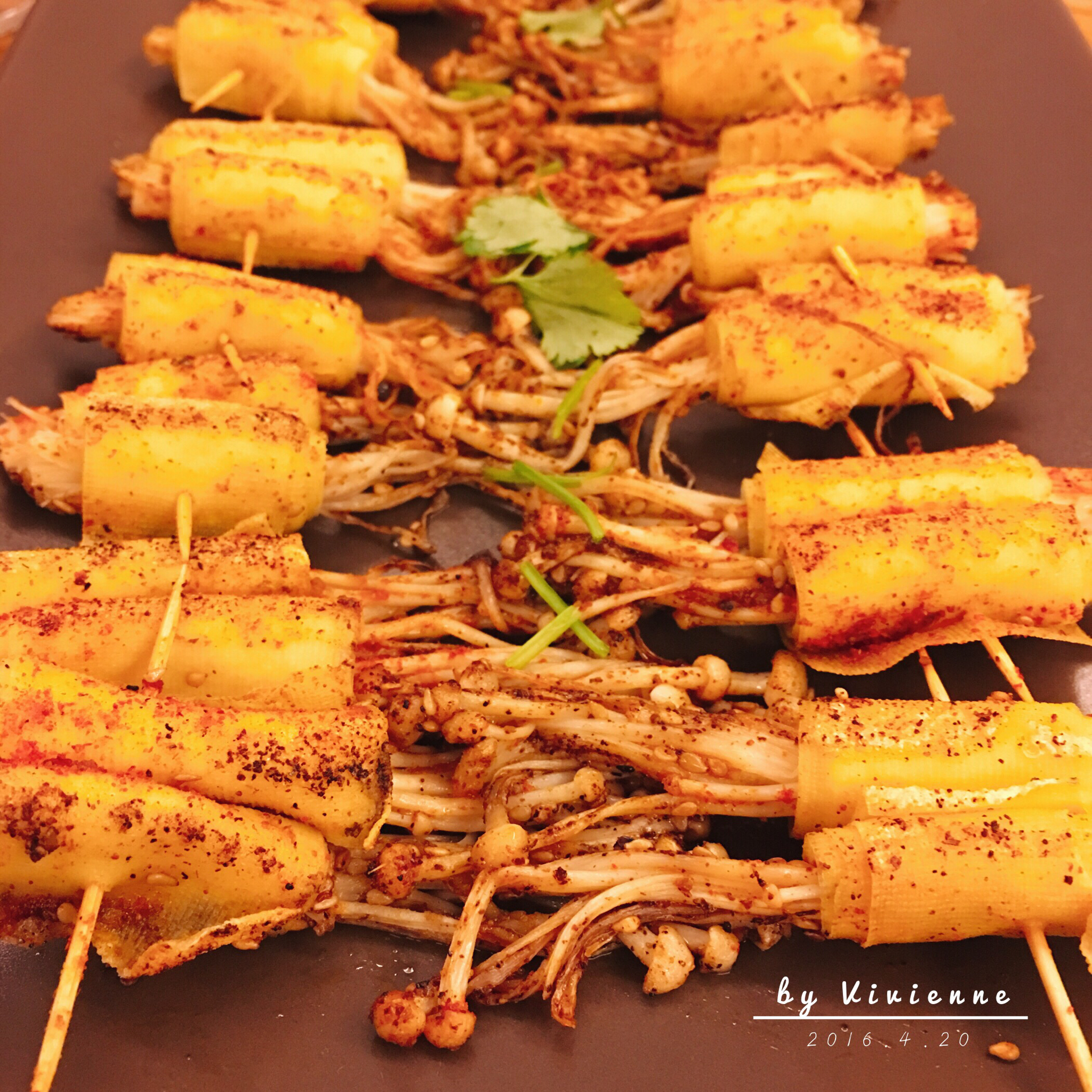 vivienne了了做的烤豆腐皮卷金针菇