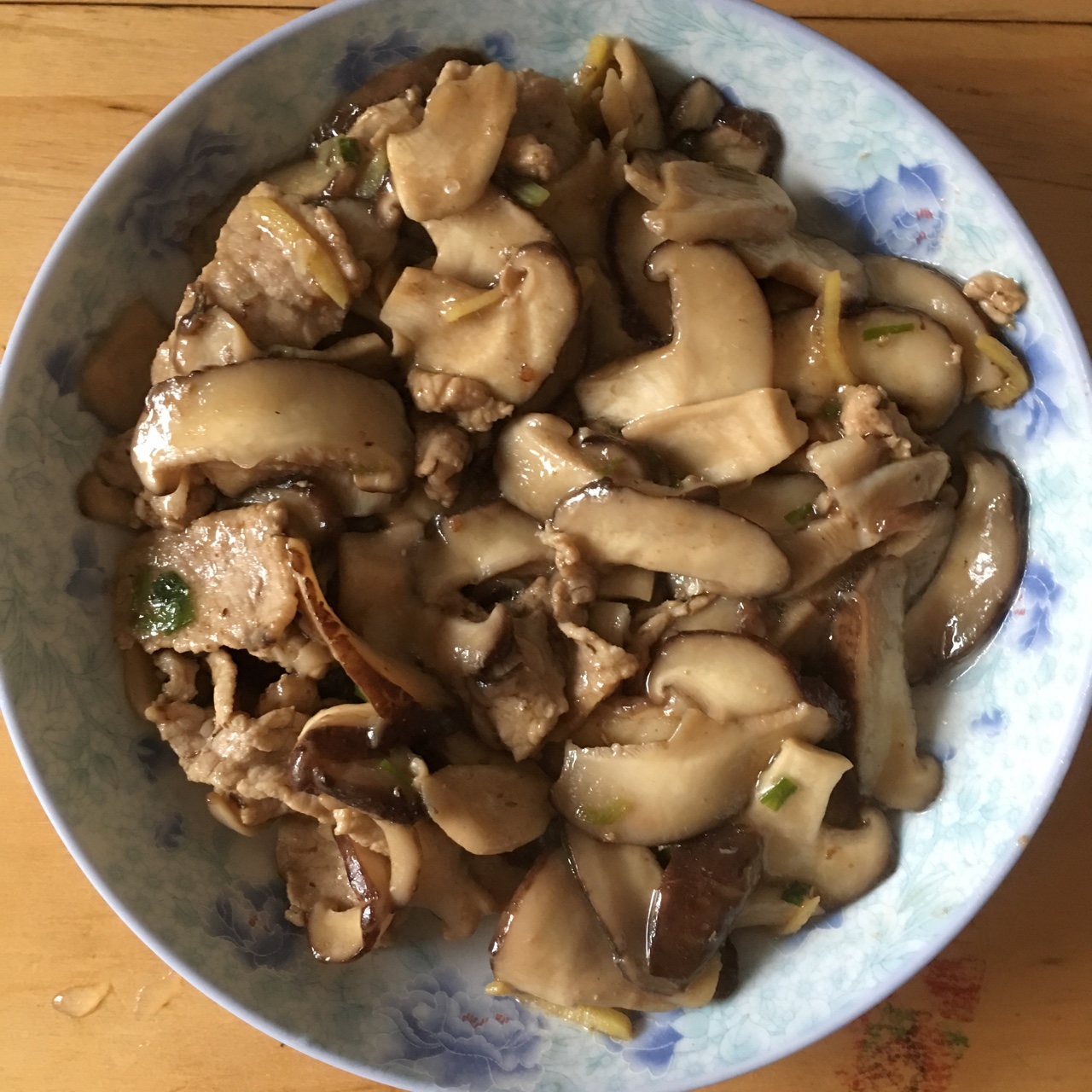 咗岸流哖y做的香菇炒肉