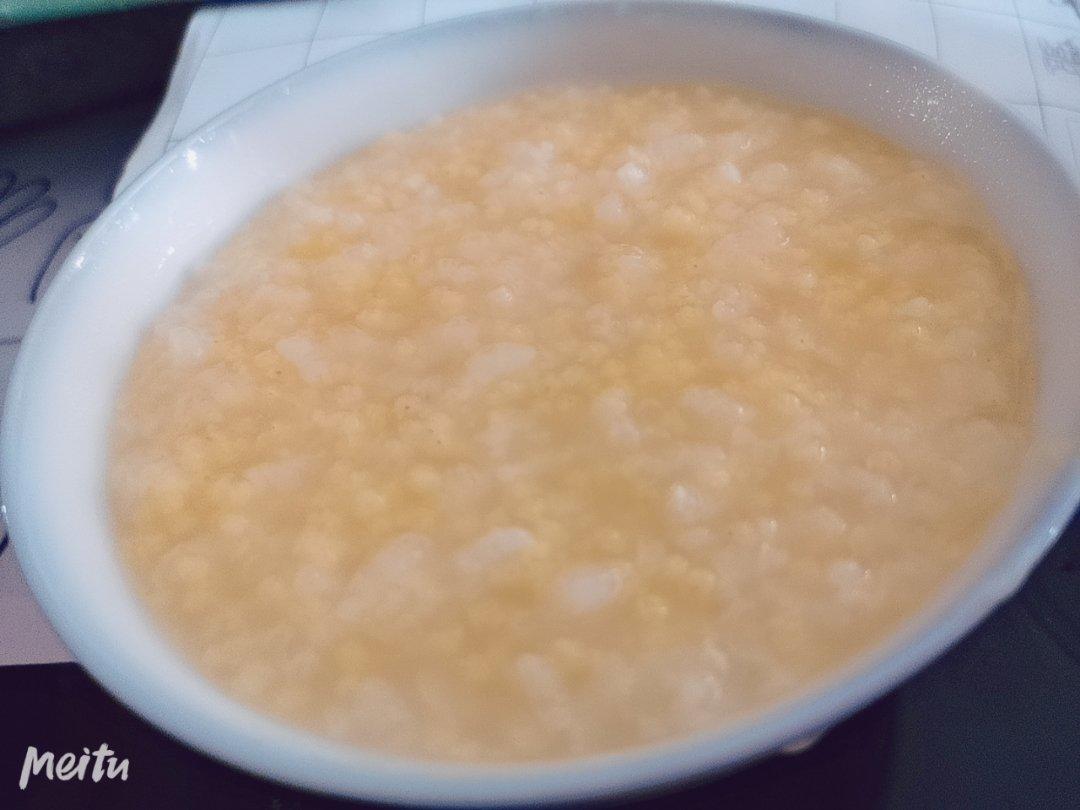 终于熬出一锅有厚厚米油的小米粥