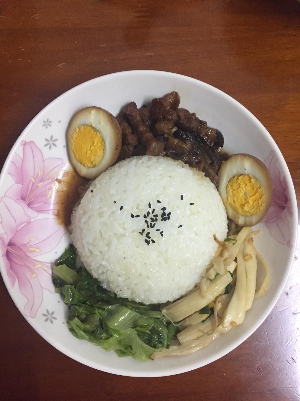 洋葱酥卤肉饭