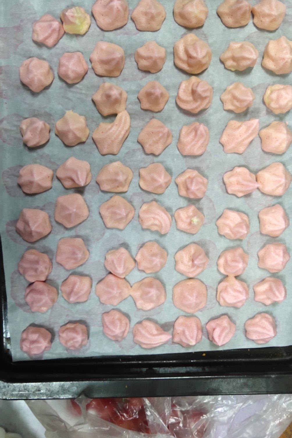 迷人的火龙果溶豆酸奶溶豆宝宝辅食