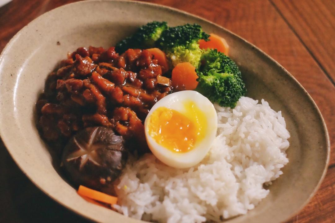 洋葱酥卤肉饭