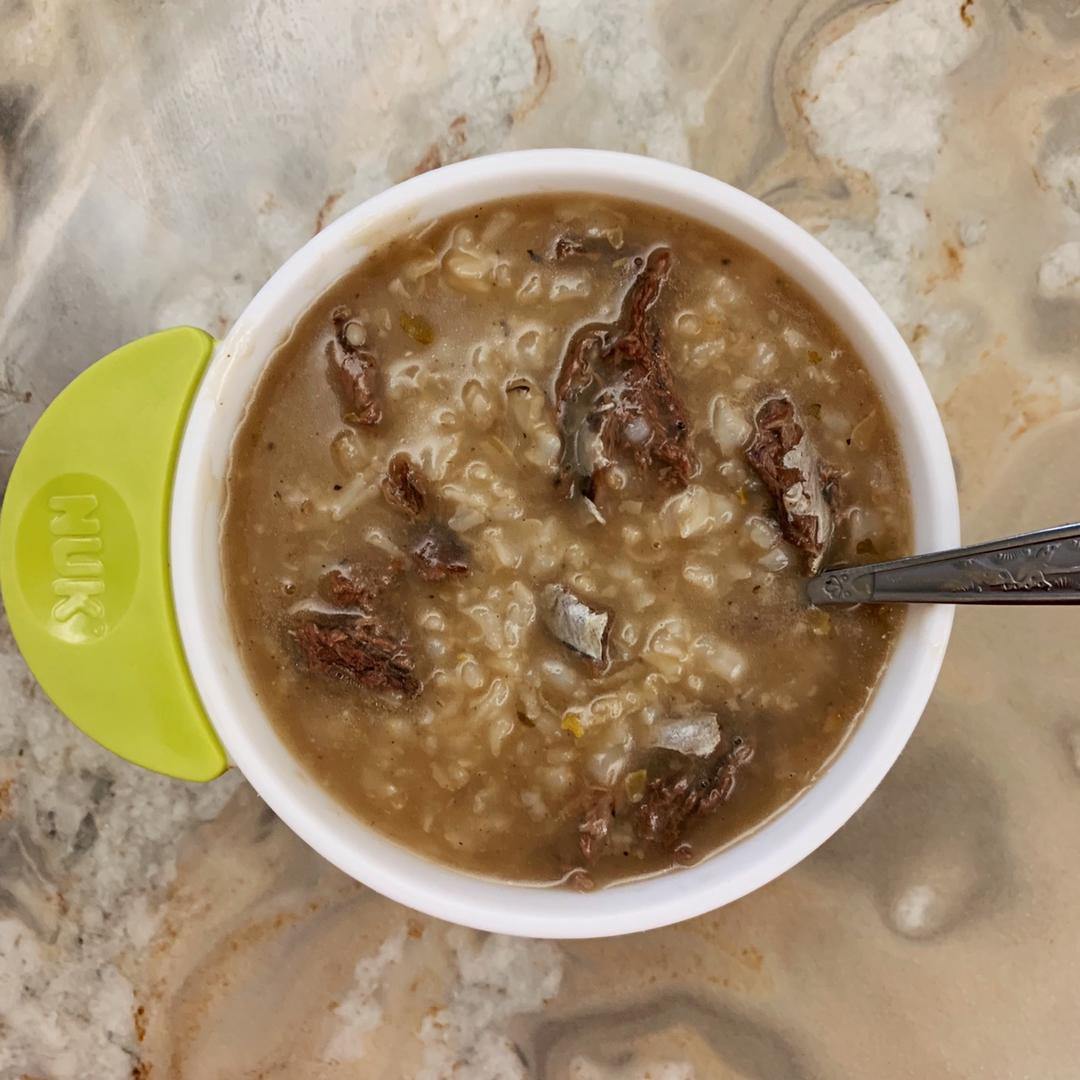 皮卡宝宝爱吃饭